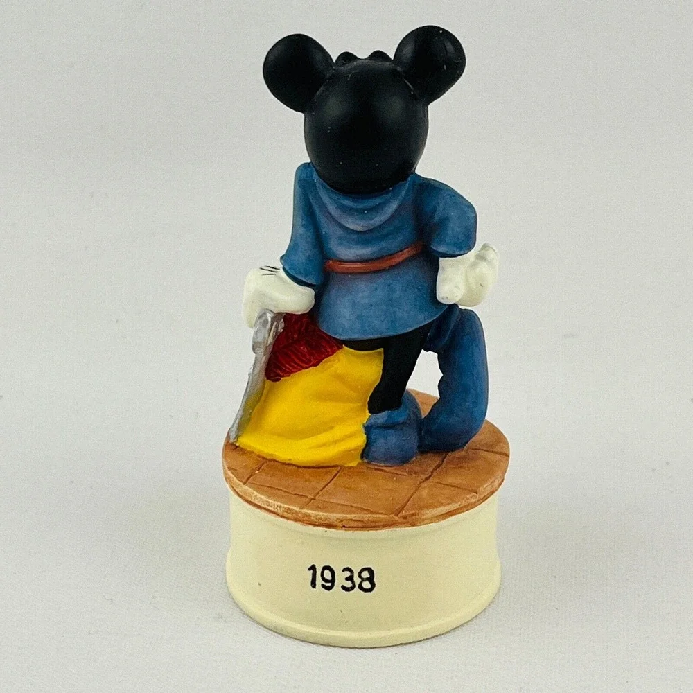 Disney Lenox Brave Little Tailor Movie Star Mickey Mouse Thimble‎ Collection